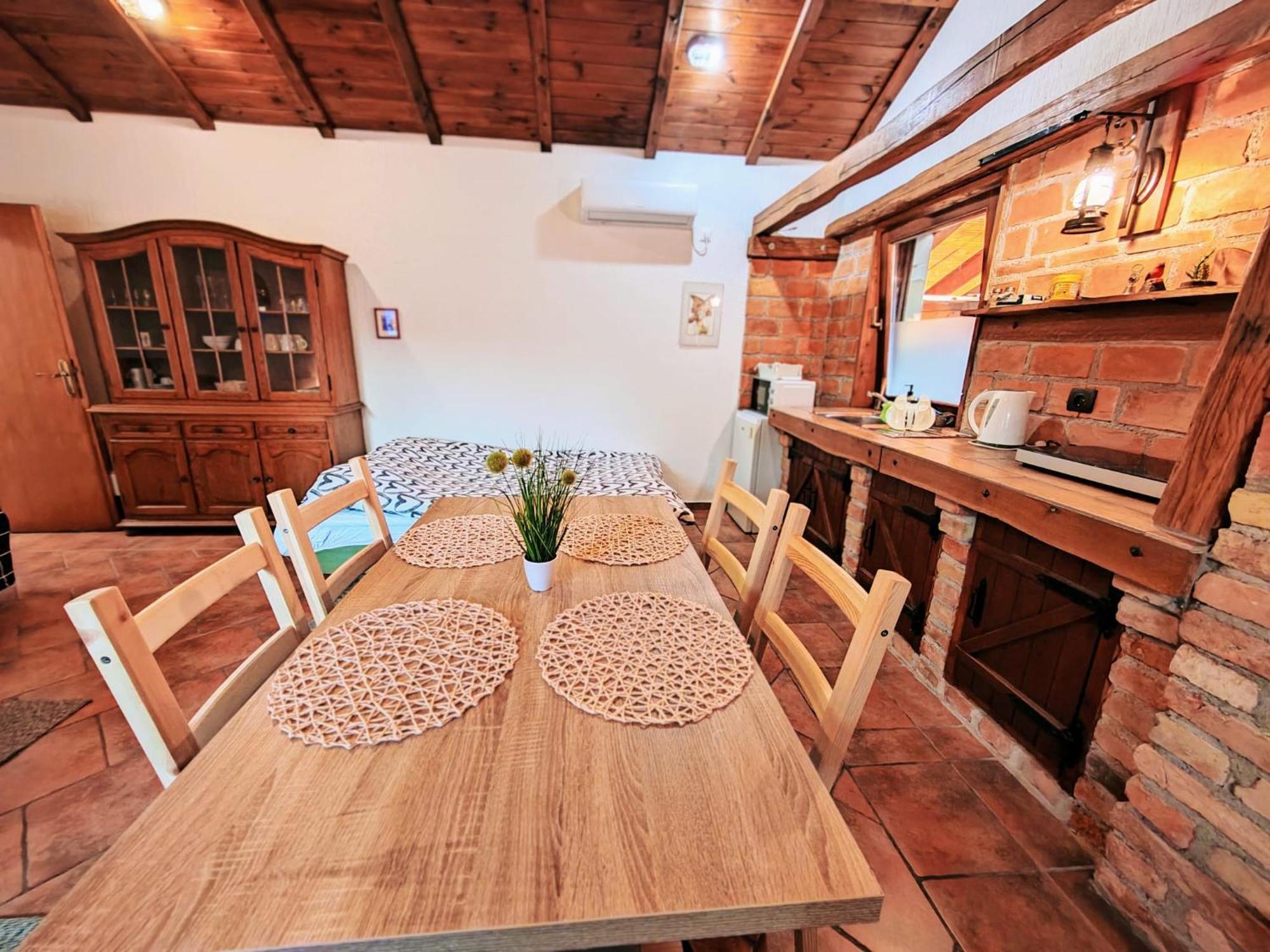 Studio Apartman Buteo Ястребарско Экстерьер фото
