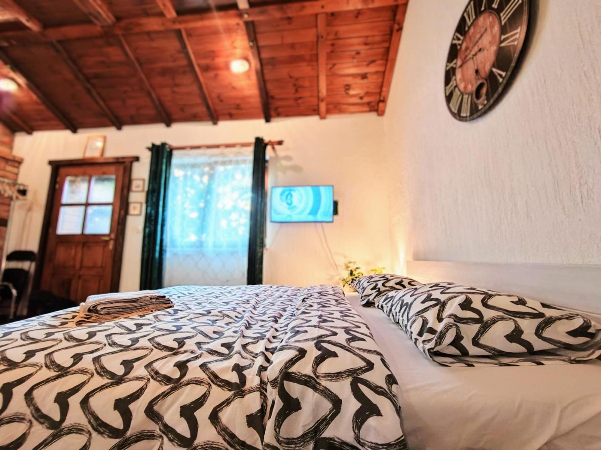 Studio Apartman Buteo Ястребарско Экстерьер фото